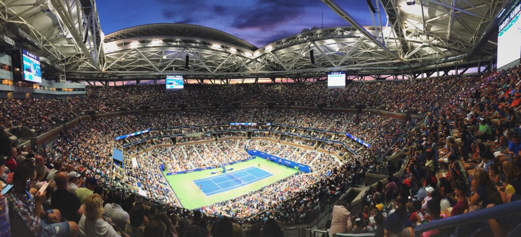 Vista de una cancha durante un partido del US Open de tenis