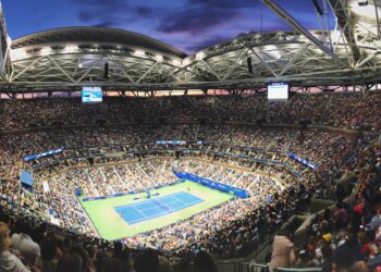Vista de una cancha durante un partido del US Open de tenis