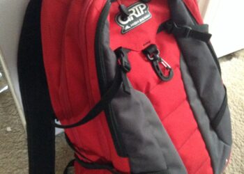 Mochila escolar con útiles para el regreso a clases