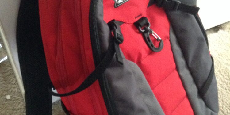 Mochila escolar con útiles para el regreso a clases