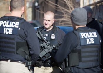 Agentes de ICE de Operaciones de Control y Deportación