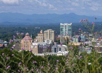 Vista del centro de Asheville, Carolina del Norte