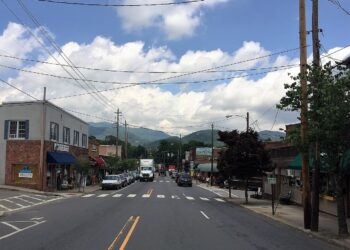 Vista del centro del pueblo de Black Mountain, en el condado de Buncombe, Carolina del Norte