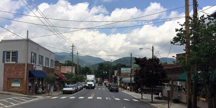 Vista del centro del pueblo de Black Mountain, en el condado de Buncombe, Carolina del Norte