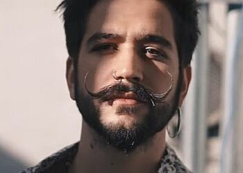 El cantante y compositor colombiano Camilo