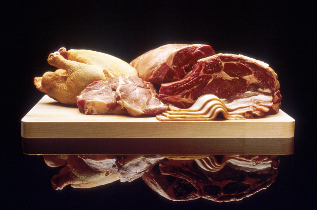 Cortes de carne cruda de res y cerdo
