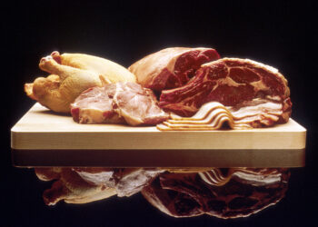 Cortes de carne cruda de res y cerdo