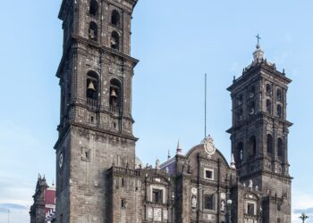 Catedral de Puebla en el centro histórico de la ciudad de Puebla, México