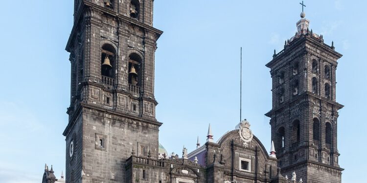 Catedral de Puebla en el centro histórico de la ciudad de Puebla, México