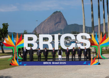 Foto oficial de los líderes de los países BRICS reunidos en una cumbre