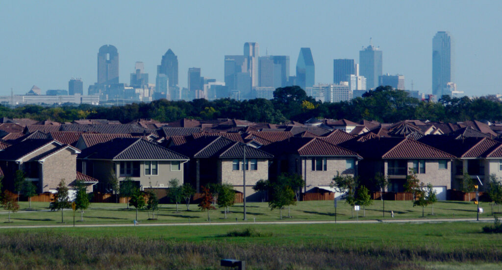 Vista del horizonte de Dallas y sus suburbios en Texas
