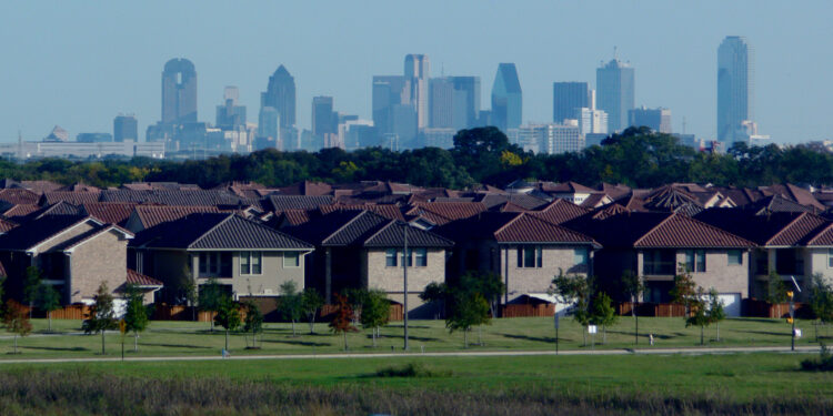 Vista del horizonte de Dallas y sus suburbios en Texas