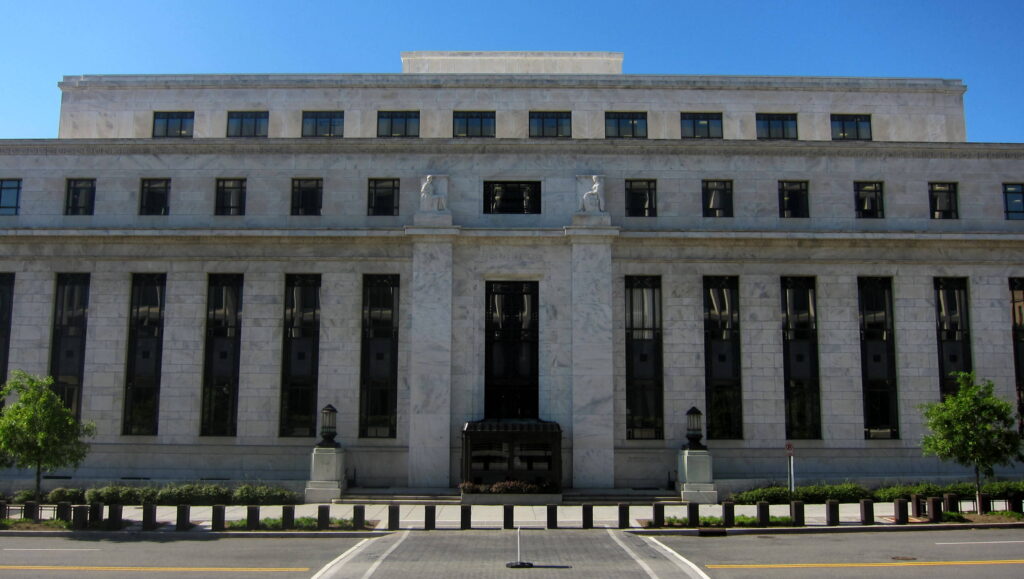 Fachada del edificio Eccles de la Reserva Federal en Washington