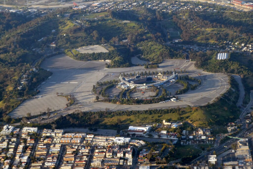 Vista aérea del Dodger Stadium, casa de los Dodgers de Los Ángeles