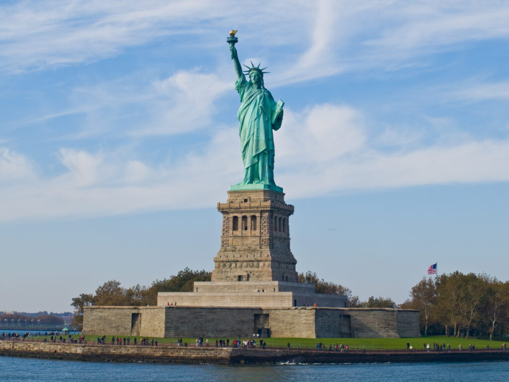 La Estatua de la Libertad en el puerto de Nueva York