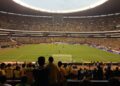 Partido de futbol de la Liga MX en un estadio lleno en Mexico