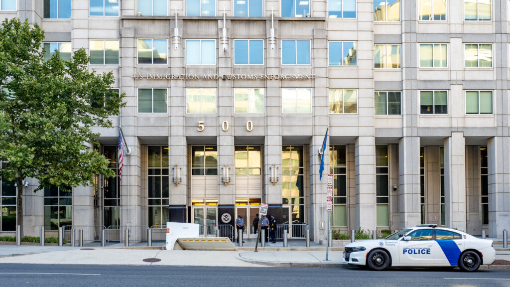 Agentes del Servicio de Inmigración y Control de Aduanas de Estados Unidos (ICE)