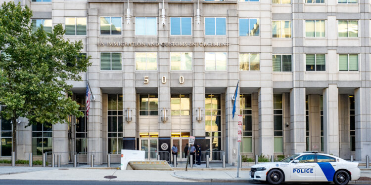 Agentes del Servicio de Inmigración y Control de Aduanas de Estados Unidos (ICE)