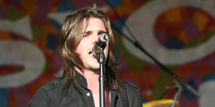 El cantante colombiano Juanes durante una presentación en vivo