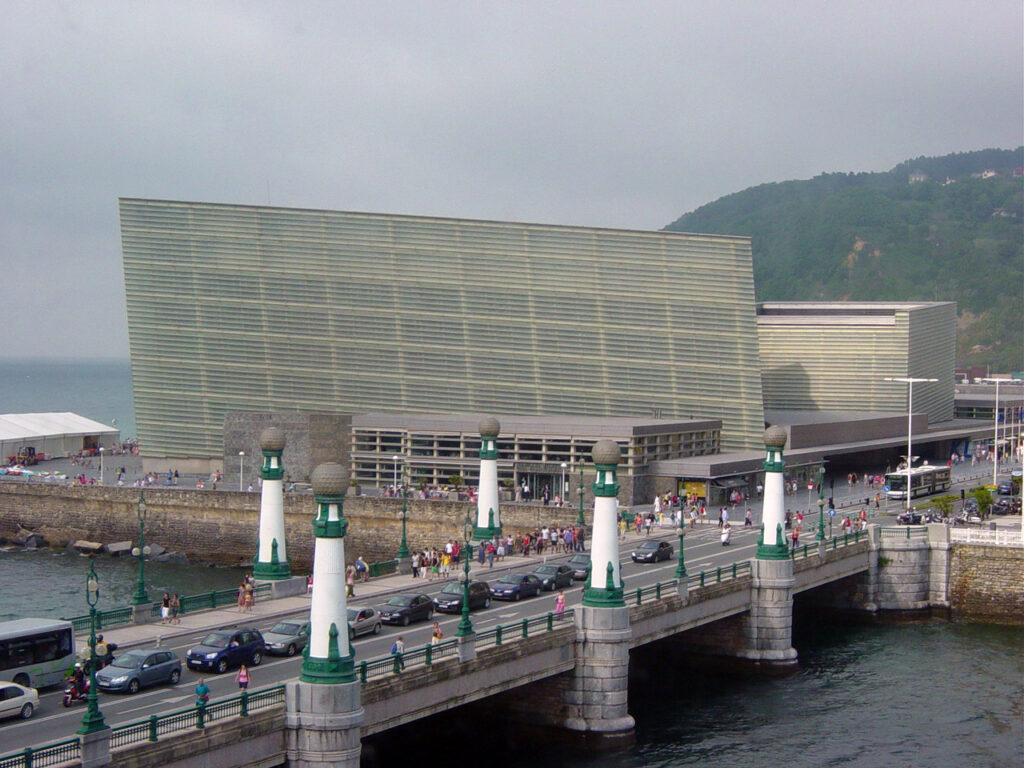 El Palacio Kursaal de San Sebastián, sede del Festival Internacional de Cine