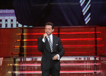 El cantante Luis Miguel durante una presentación en vivo