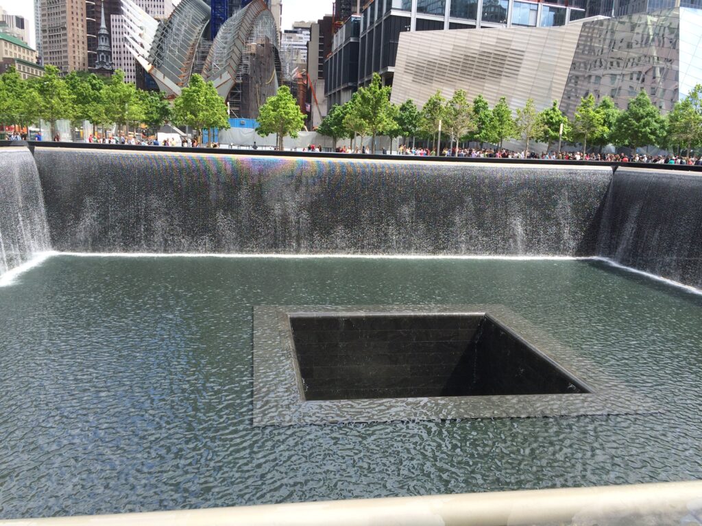 Estanque norte del Memorial Nacional del 11 de Septiembre en Nueva York