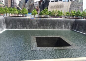 Estanque norte del Memorial Nacional del 11 de Septiembre en Nueva York