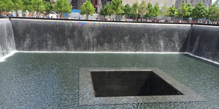 Estanque norte del Memorial Nacional del 11 de Septiembre en Nueva York