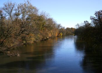 Vista del río French Broad, en cuyas riberas se ubican parques del condado de Buncombe afectados por Helene