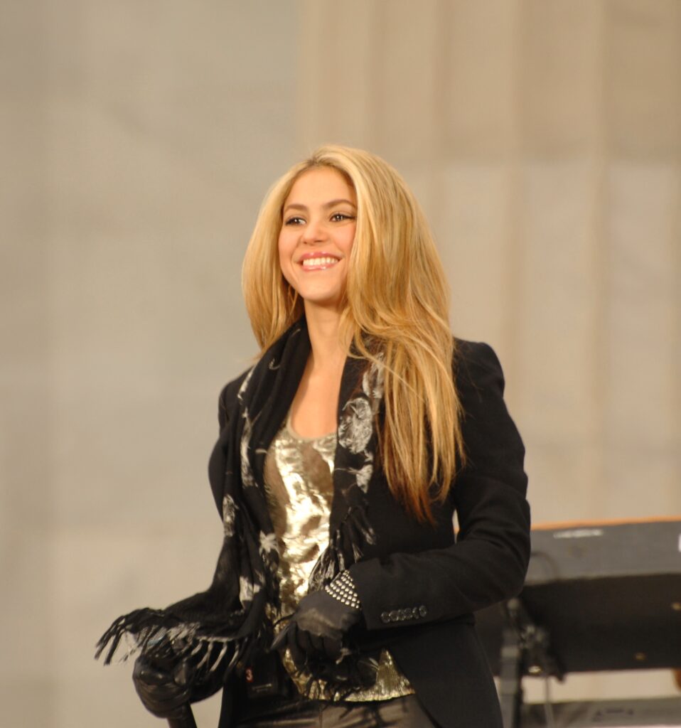La cantante colombiana Shakira en el escenario