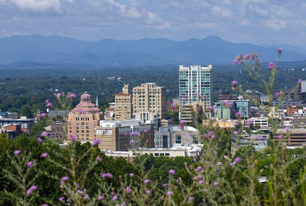 Vista del horizonte del centro de Asheville, Carolina del Norte