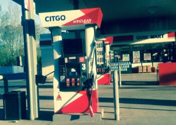 Surtidor de combustible en una gasolinera