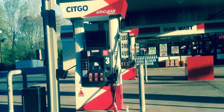 Surtidor de combustible en una gasolinera