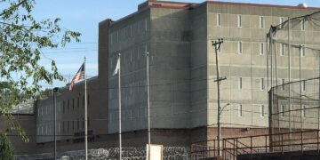 Edificio de un centro de detención migratoria en Estados Unidos