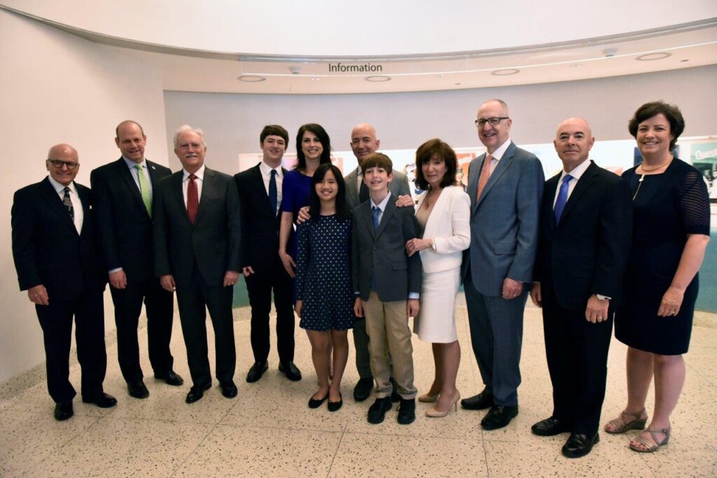 Nuevos ciudadanos durante una ceremonia de naturalización en Estados Unidos