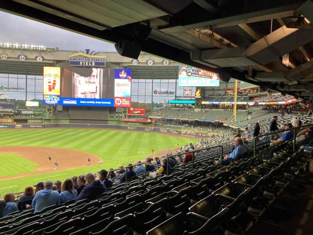 Juego de los Cerveceros de Milwaukee en el estadio American Family Field
