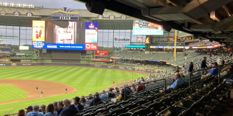 Juego de los Cerveceros de Milwaukee en el estadio American Family Field