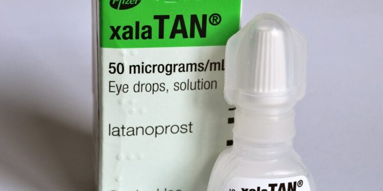 Frasco de gotas oftalmicas lubricantes