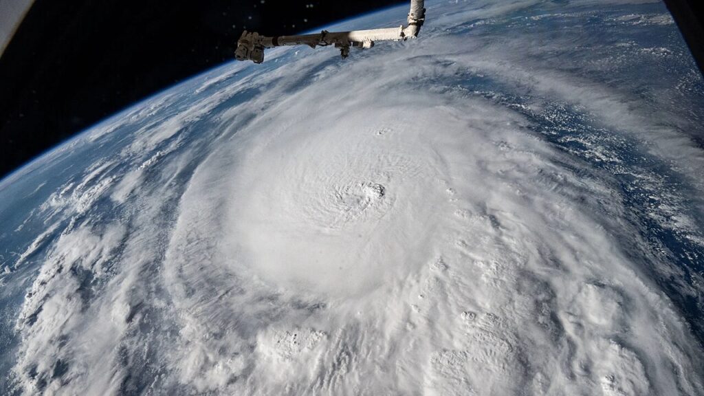 Imagen satelital de un huracán sobre el Golfo de México