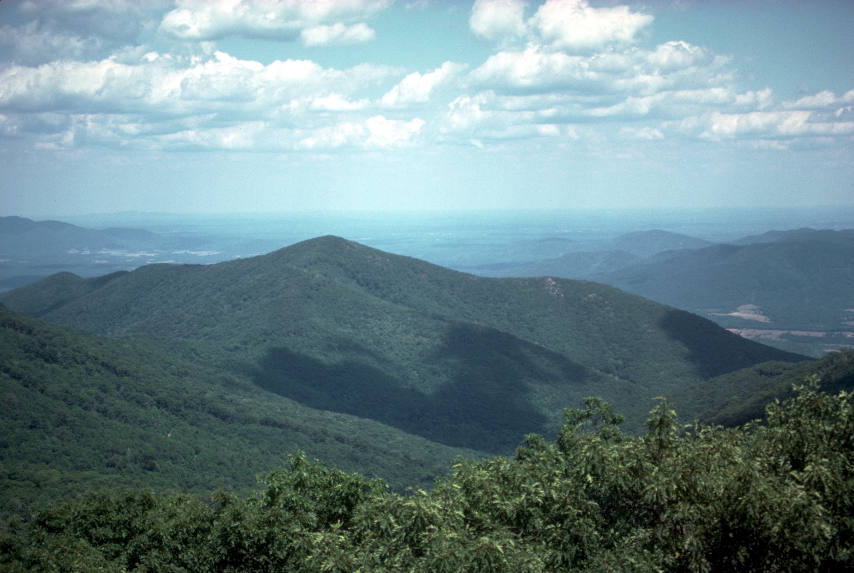 Montañas Apalaches y tierras de cultivo en el oeste de Carolina del Norte