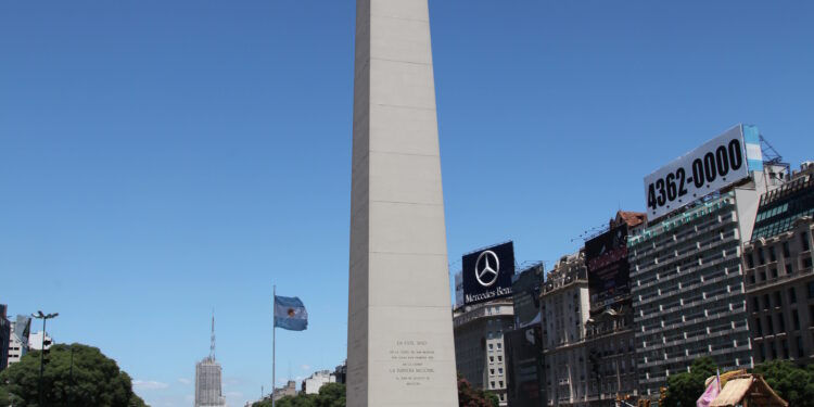 El Obelisco, monumento emblemático de Buenos Aires, Argentina