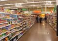 Pasillo de productos alimenticios en un supermercado de Estados Unidos