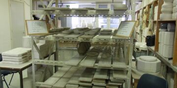 Trabajadores en un taller de cerámica