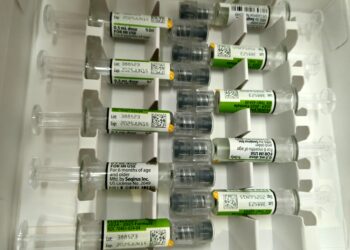 Jeringas preparadas con la vacuna contra la influenza