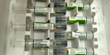 Jeringas preparadas con la vacuna contra la influenza