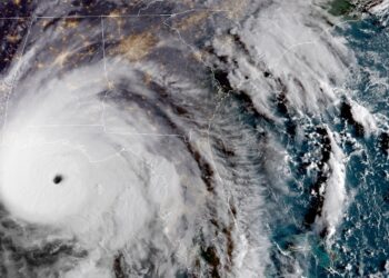 Imagen satelital de un sistema tropical sobre el Golfo de Mexico